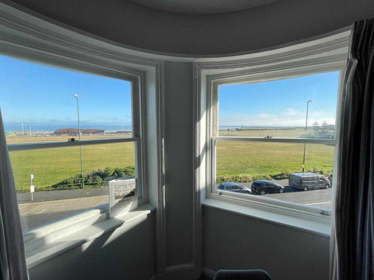 Overlooking The Sea - Spacious